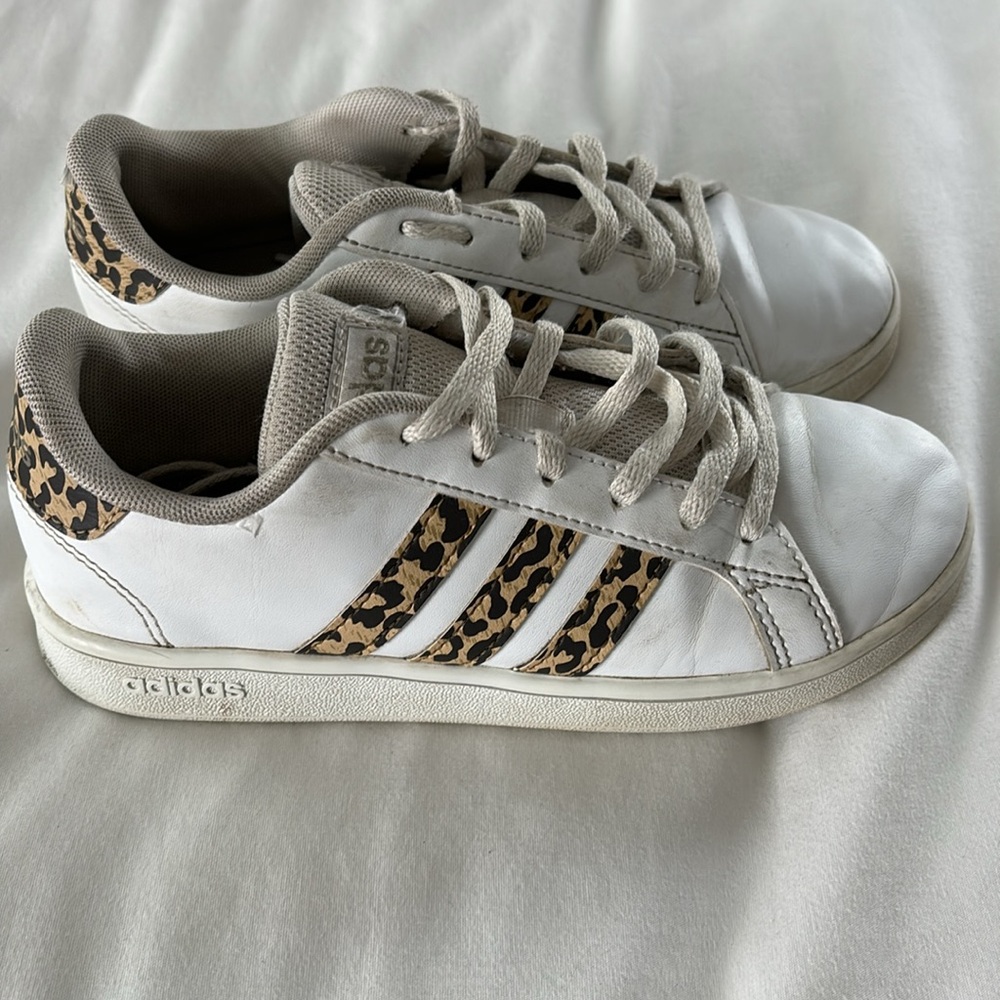 adidas Unisex-Child Grand Court 2.0 Sneaker Leopard Size 1.5